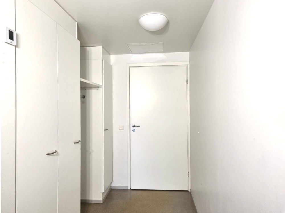 https://cdn.imghoas.fi/13804090/siltakuja2g130-kaksio46m2-eteinen.jpg?class=carousel