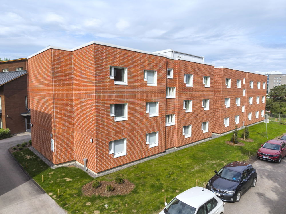 https://cdn.imghoas.fi/141/brix-facades-oy-paraistentie-18-3-rekkarit-sumennettu.jpg?class=carousel