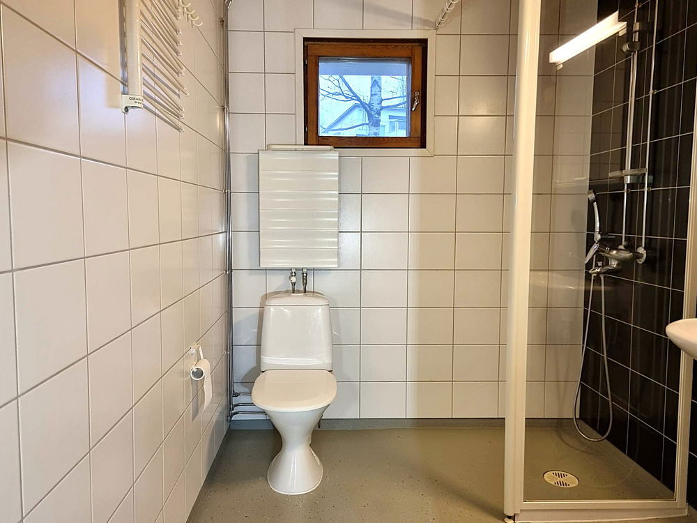 https://cdn.imghoas.fi/14504029/kurkisuontie12-b13kolmio-kylpyhuone.jpg?class=carousel