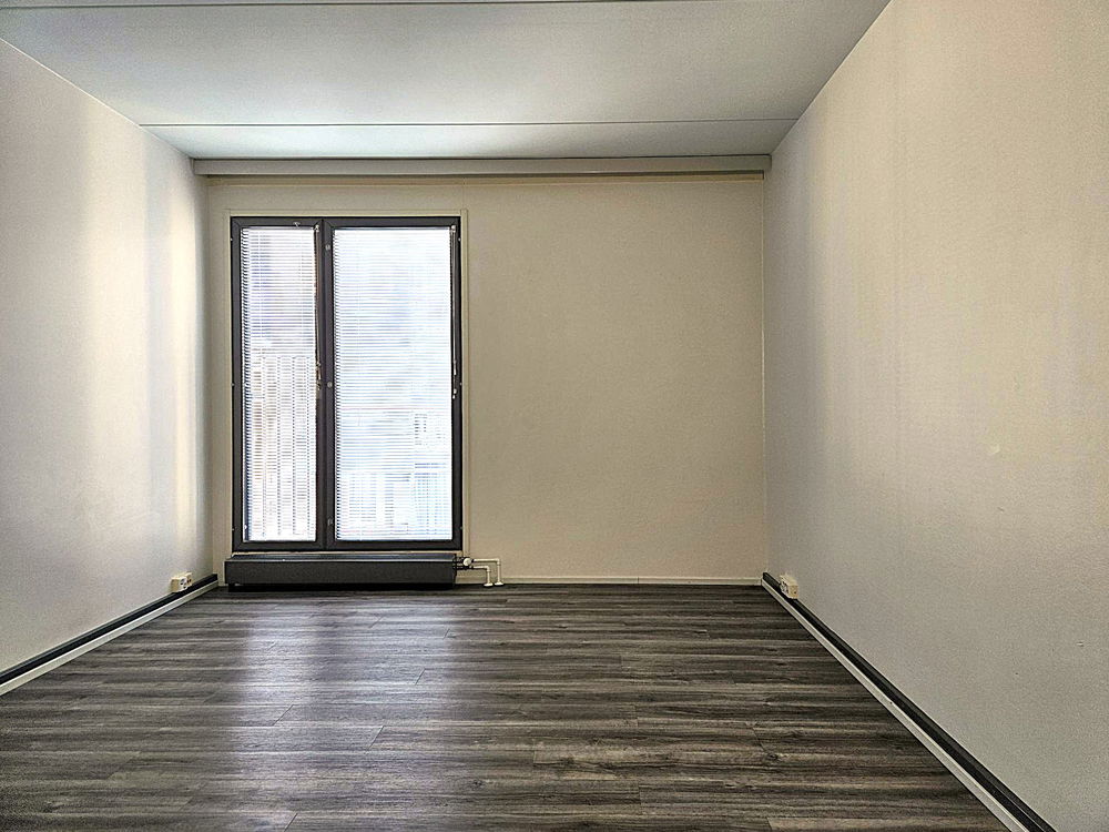 https://cdn.imghoas.fi/15301537/pohjoinenrautatiekatu29-a605yksio27m2-ikkuna.jpg?class=carousel