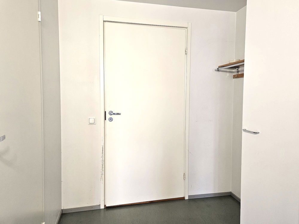 https://cdn.imghoas.fi/16901034/vondaehninkatu14-kaksio595m2-eteinen.jpg?class=carousel