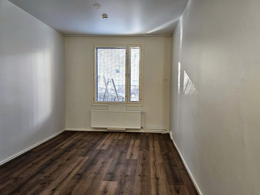 https://cdn.imghoas.fi/19001030/leppasuonkatu7-a5kaksio375m2-makuuhuoneikkuna.jpg?class=carousel